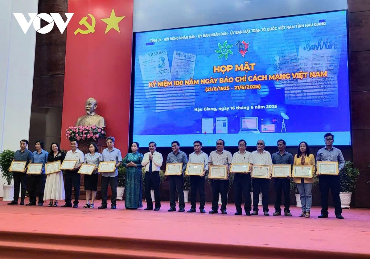 VOV ĐBSCL nhận bằng khen của Chủ tịch UBND tỉnh Hậu Giang